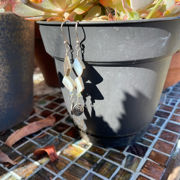 Mother of pearl earrings - Picture 6 of 7